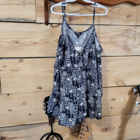 Cute summer flowy top - Picture 2 of 2